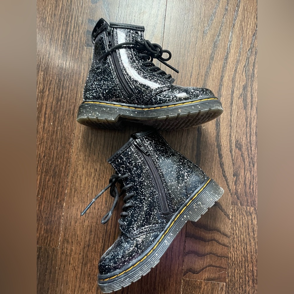 Dr. Martens Toddler Boots EUC 9